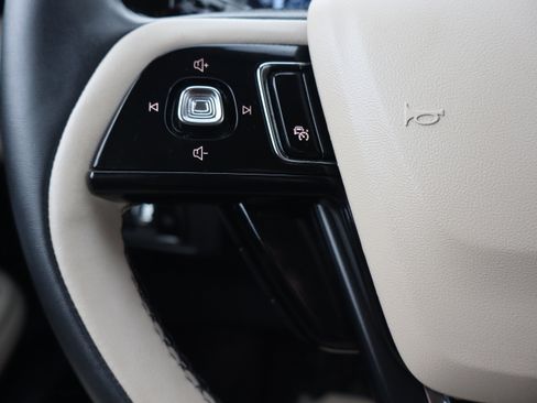 Used 2025 Lincoln Corsair AWD image 15