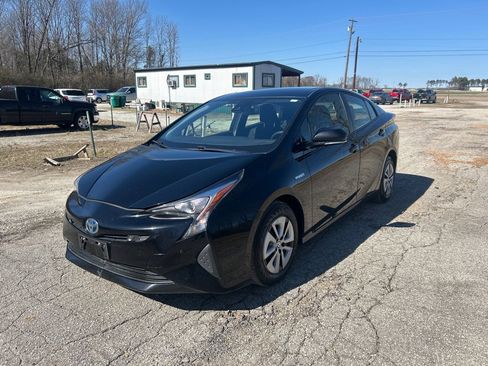 Used 2017 Toyota Prius image 3