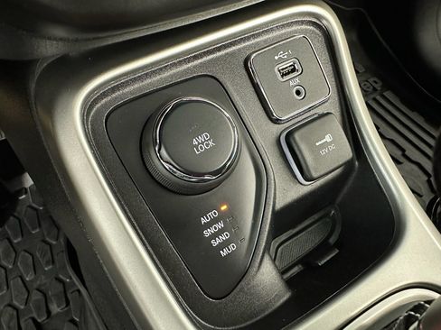 Used 2021 Jeep Compass Latitude w/ Sun and Sound Group AWD/4WD image 15