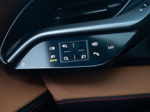 Used 2024 Ferrari SF90 Spider image 38