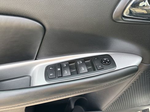 Used 2020 Dodge Journey SE w/ Blacktop Package image 28