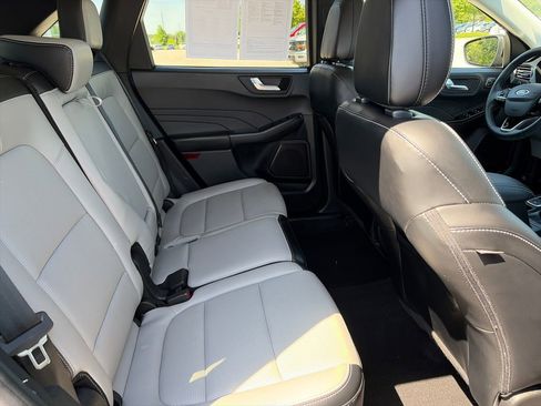 Used 2023 Ford Escape Platinum AWD/4WD image 32