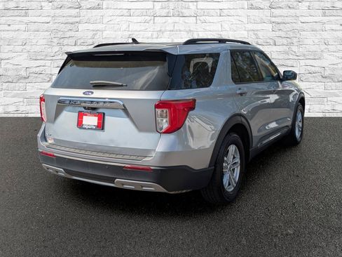 Used 2023 Ford Explorer XLT w/ Equipment Group 202A RWD image 6