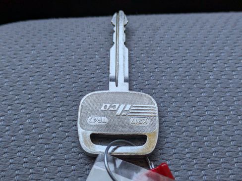 Used 2012 Toyota Yaris L image 29