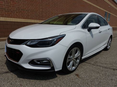 Used 2018 Chevrolet Cruze Premier FWD image 6