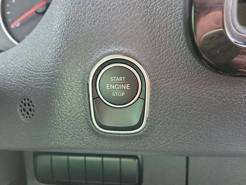 Used 2025 Mercedes-Benz Sprinter 2500 image 10