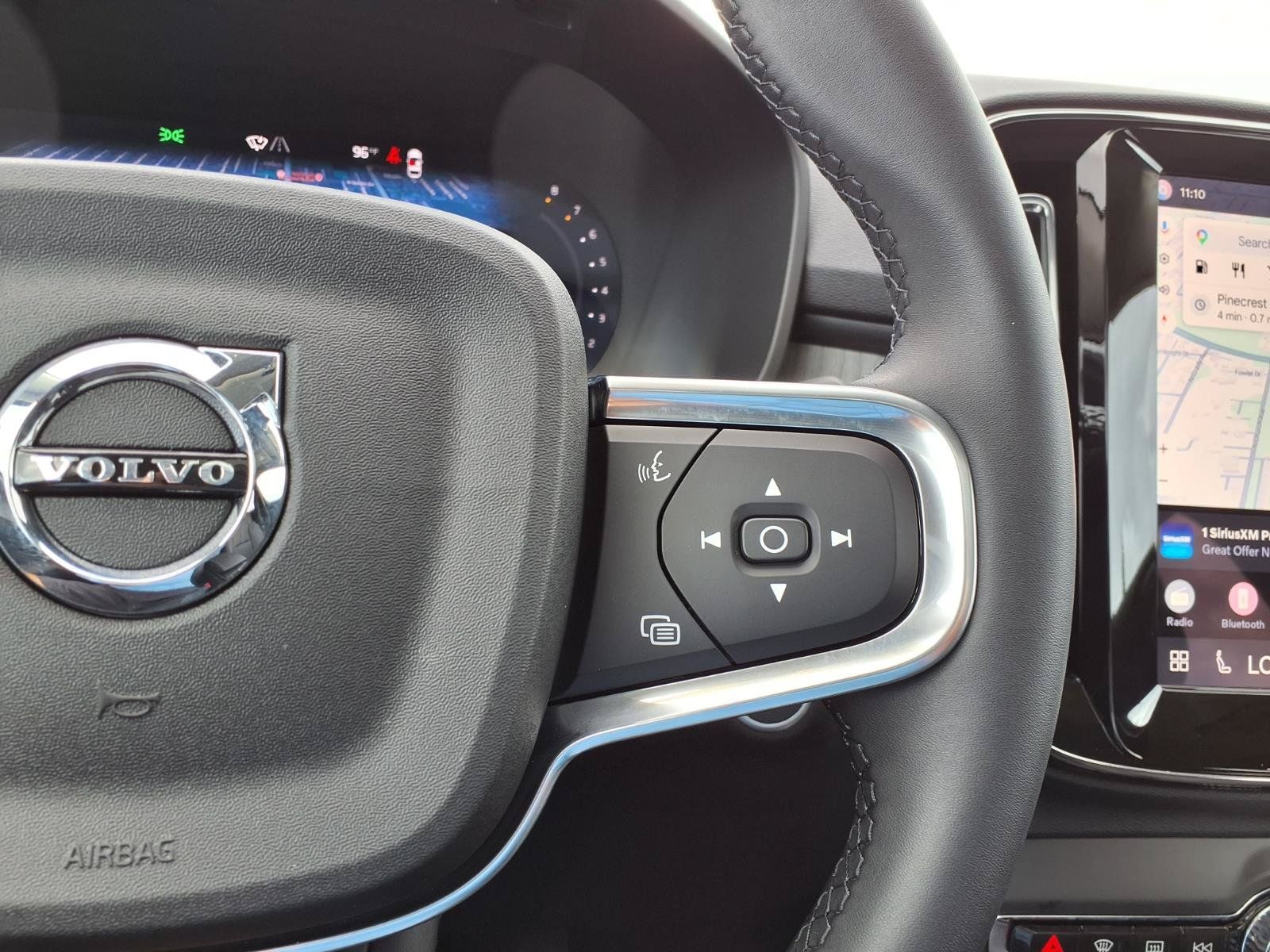 Certified 2025 Volvo XC40 B5 Ultra AWD/4WD image 29