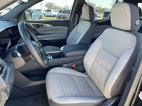 Used 2025 Chevrolet Traverse LT image 21