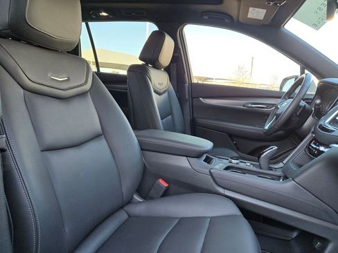 New 2025 Cadillac XT6 Luxury image 28