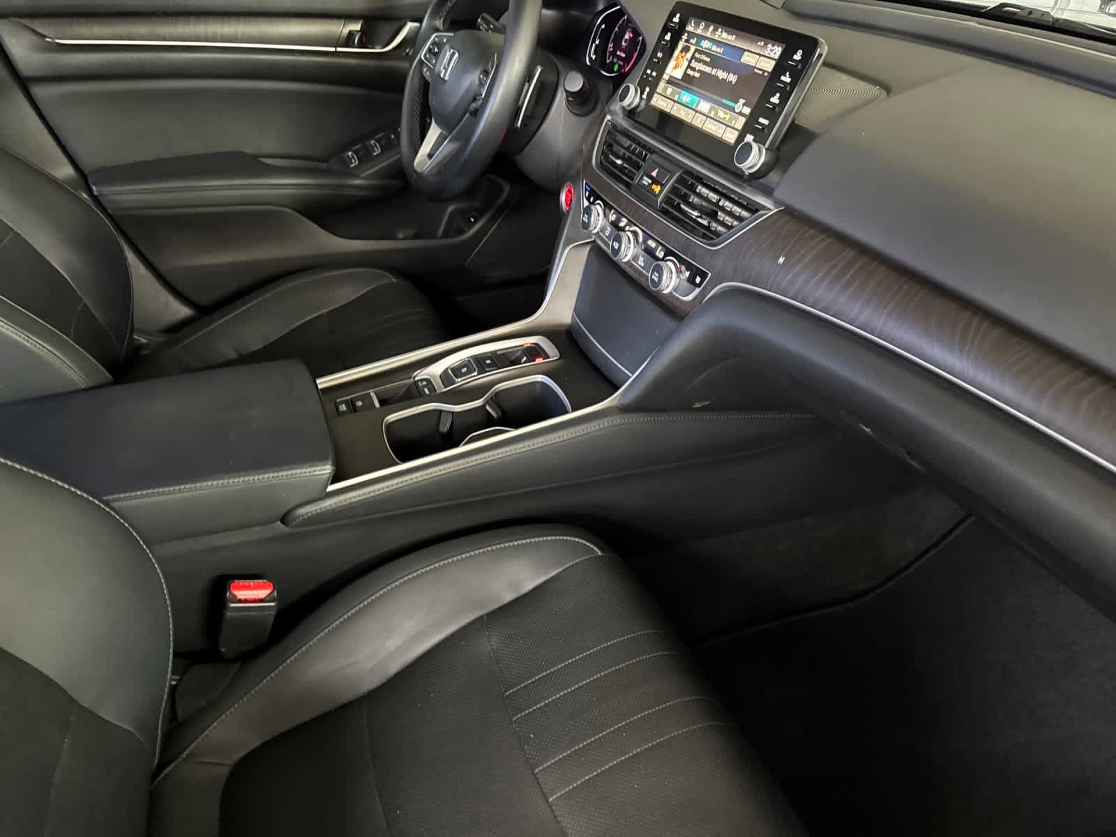 Used 2018 Honda Accord Touring image 16