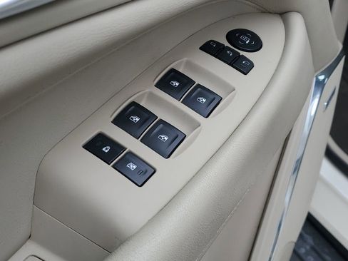 Used 2015 Cadillac Escalade ESV 4WD image 23