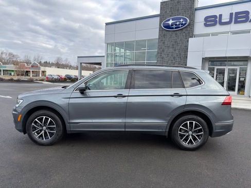 Used 2021 Volkswagen Tiguan SE w/ Panoramic Sunroof Package image 9