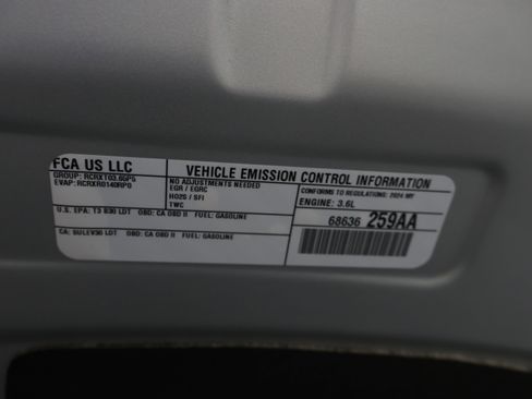 Used 2024 Chrysler Pacifica Touring-L FWD image 19