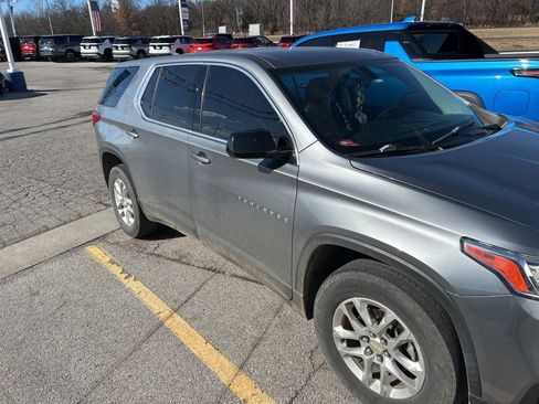 Used 2020 Chevrolet Traverse LS image 2