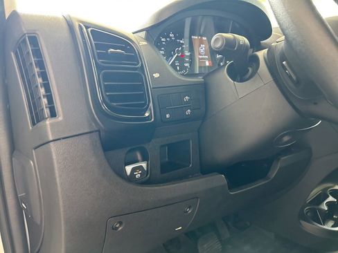 Used 2025 RAM ProMaster 2500 w/ Convenience Group FWD image 40