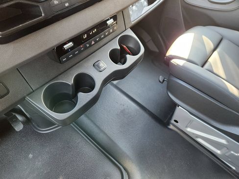 Used 2025 Mercedes-Benz Sprinter 2500 image 16