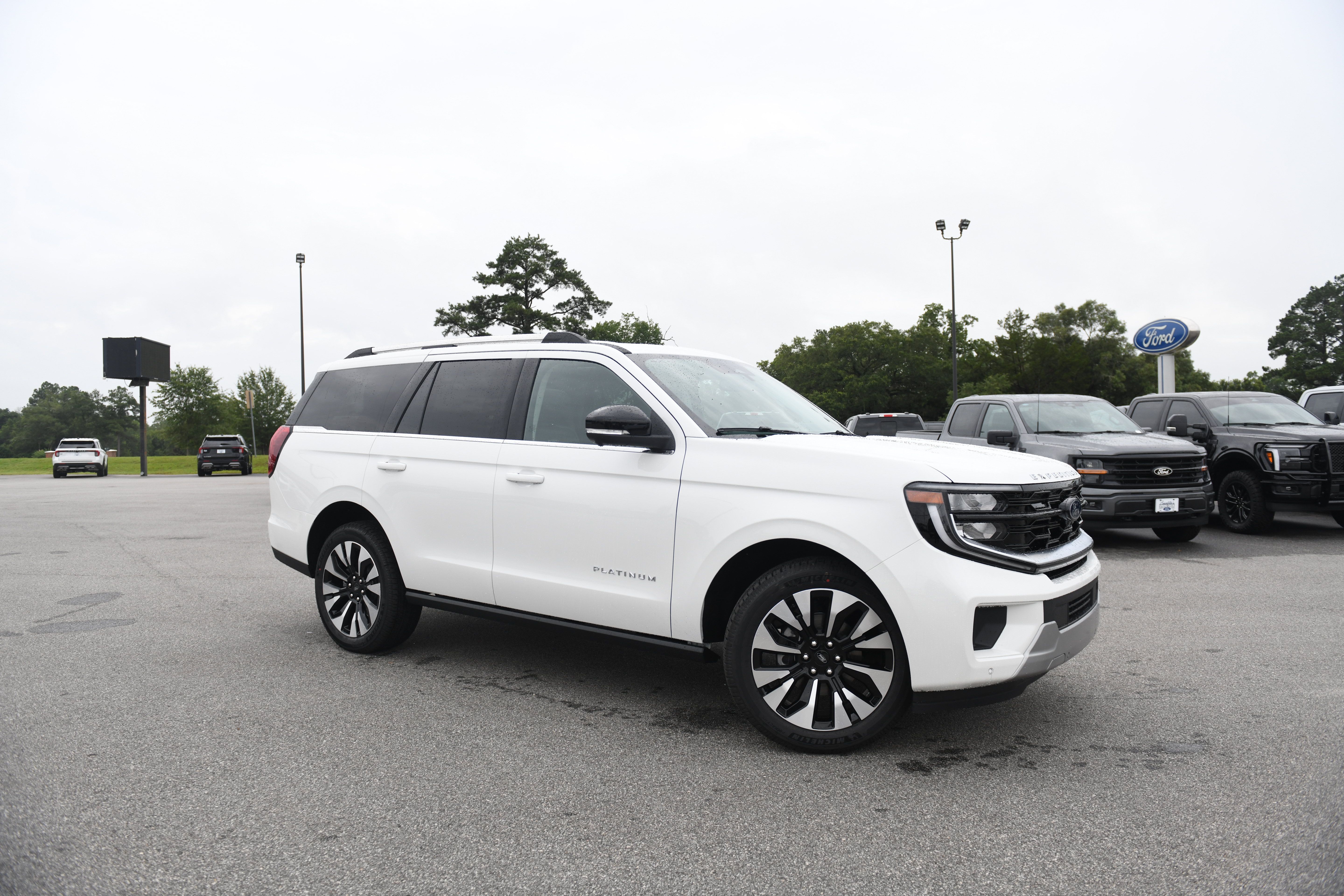 New 2026 Ford Expedition Platinum w/ Driver's Package AWD/4WD image 2