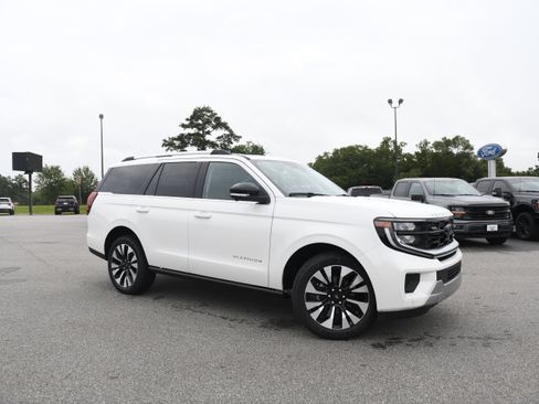 New 2026 Ford Expedition Platinum w/ Driver's Package AWD/4WD image 2