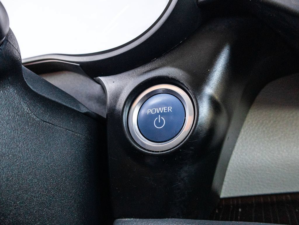 Used 2024 Toyota Sienna LE w/ LE Plus Package FWD image 27