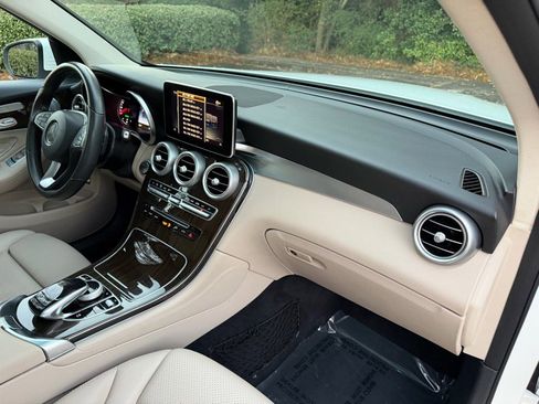 Used 2017 Mercedes-Benz GLC 300 4MATIC image 25
