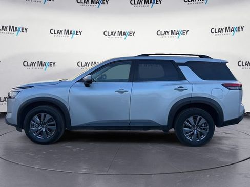 Used 2025 Nissan Pathfinder SV AWD/4WD image 2