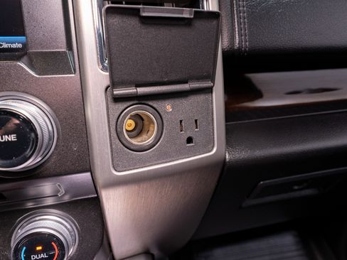 Used 2015 Ford F150 Platinum w/ Equipment Group 701A Luxury image 26