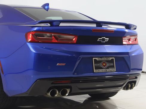 Used 2018 Chevrolet Camaro SS RWD image 30