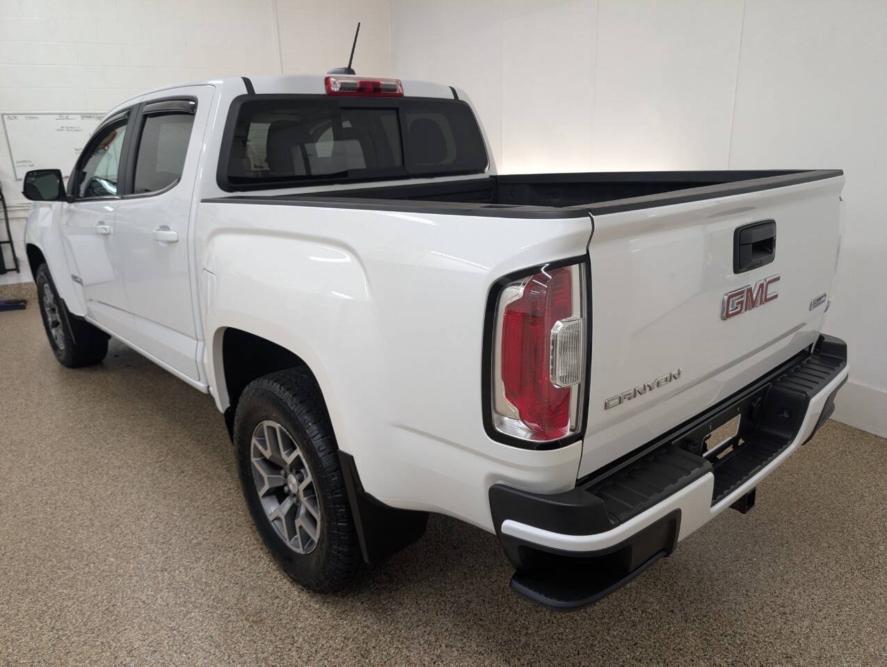 Used 2017 GMC Canyon SLE w/ All Terrain Package AWD/4WD image 3
