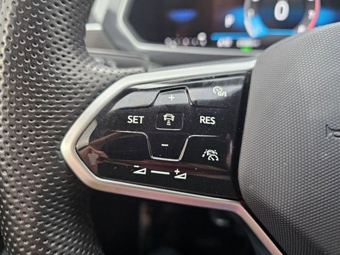 Used 2024 Volkswagen Tiguan SE R-Line image 25