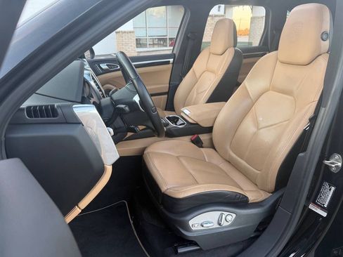 Used 2014 Porsche Cayenne Platinum Edition AWD/4WD image 11