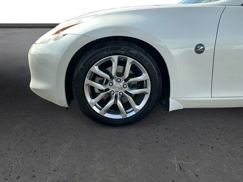 Used 2010 Nissan 370Z Touring image 13
