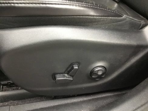 Used 2019 Jeep Cherokee Limited AWD/4WD image 10
