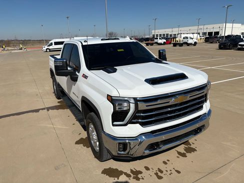 Used 2024 Chevrolet Silverado 2500 LTZ w/ LTZ Convenience Package image 11