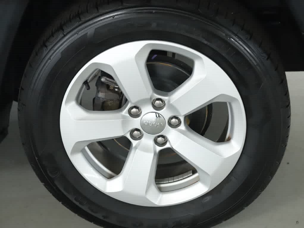Used 2018 Jeep Compass Latitude FWD image 33