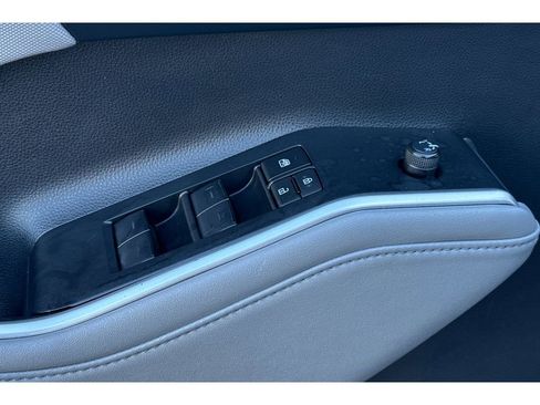 Certified 2023 Toyota Highlander LE image 12