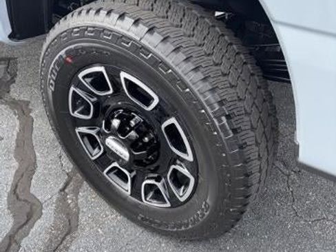 New 2026 Ford F350 Platinum w/ FX4 Off-Road Package image 12