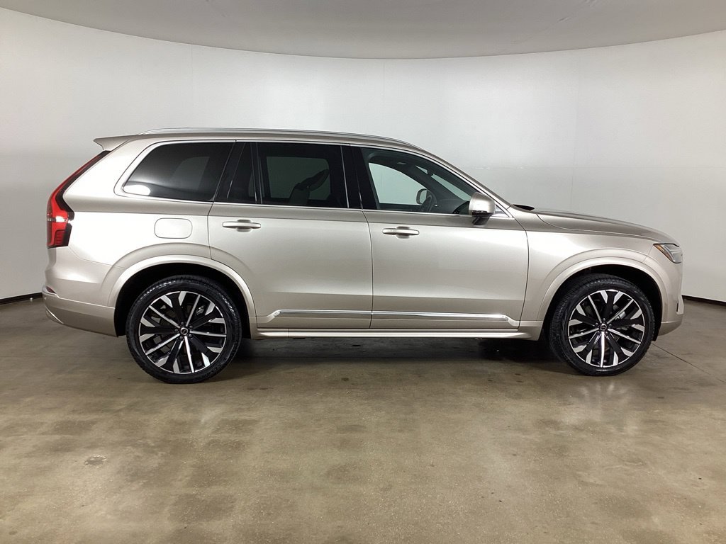 Used 2025 Volvo XC90 B5 Core w/ Protection Package Premier AWD/4WD image 4