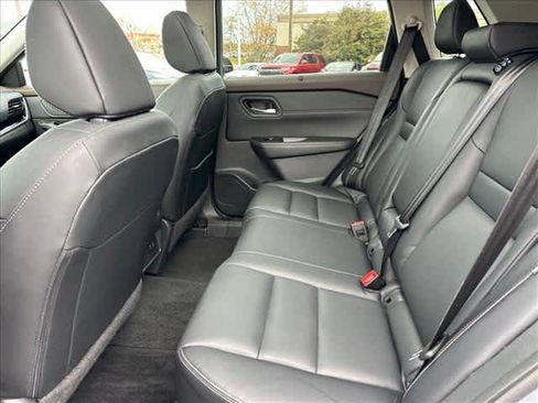 Used 2023 Nissan Rogue SL w/ SL Premium Package image 12