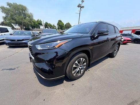 Used 2023 Toyota Highlander XLE AWD/4WD image 8