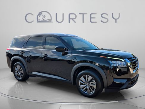 Certified 2025 Nissan Pathfinder S FWD image 9