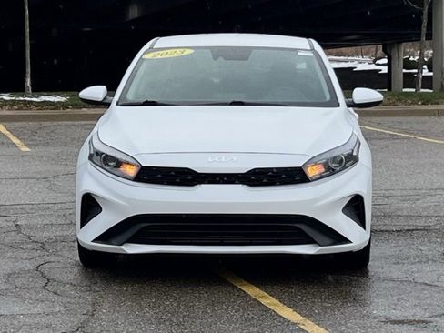 Used 2023 Kia Forte LXS image 3