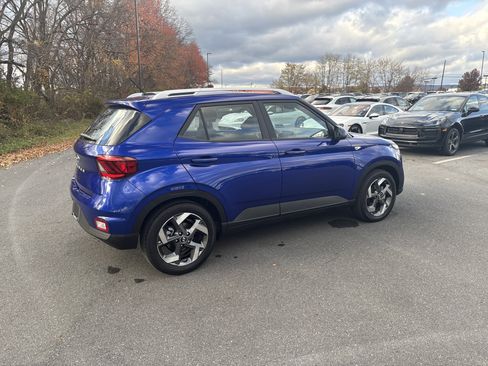 Used 2024 Hyundai Venue SEL image 6