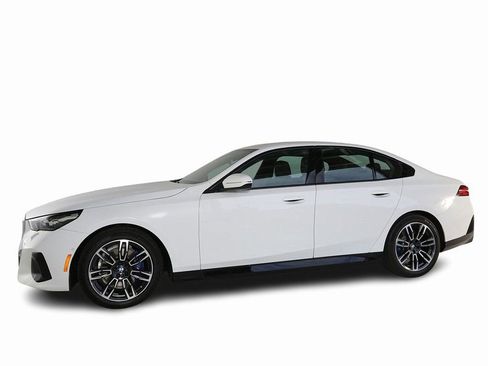 Used 2024 BMW 530i xDrive w/ M Sport Package image 6