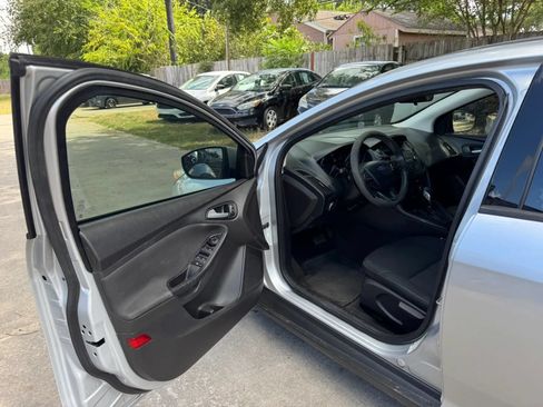 Used 2018 Ford Focus SE FWD image 10