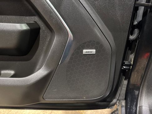 Used 2023 GMC Yukon SLT w/ SLT Luxury Package image 17