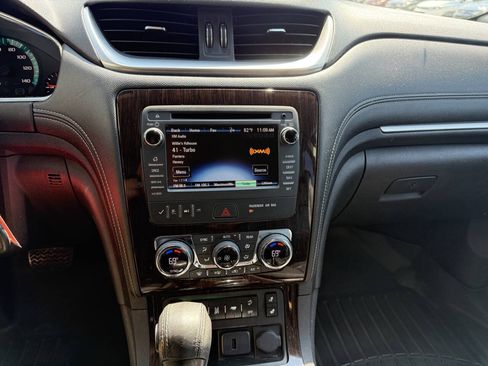 Used 2017 Chevrolet Traverse LT AWD/4WD image 9