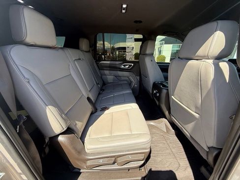 Used 2023 GMC Yukon XL SLT w/ SLT Luxury Package AWD/4WD image 20