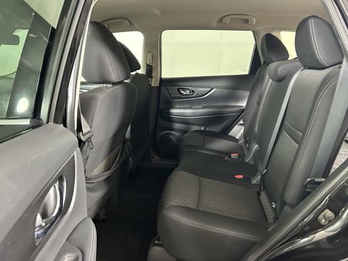 Used 2020 Nissan Rogue SV image 25