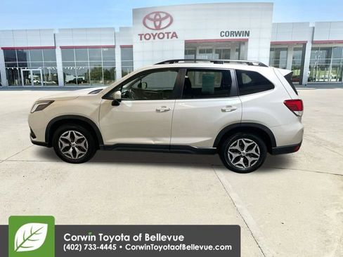 Used 2023 Subaru Forester Premium image 5