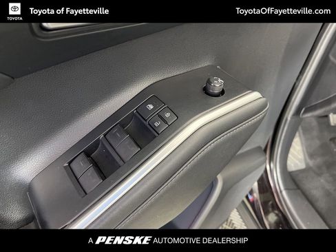 Used 2022 Toyota Highlander XLE image 29